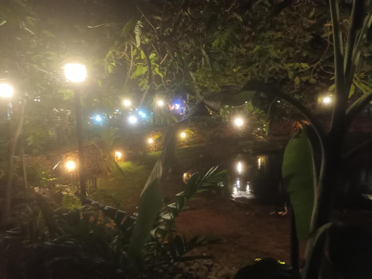 Lucky Beach Resort Trincomalee Exterior foto