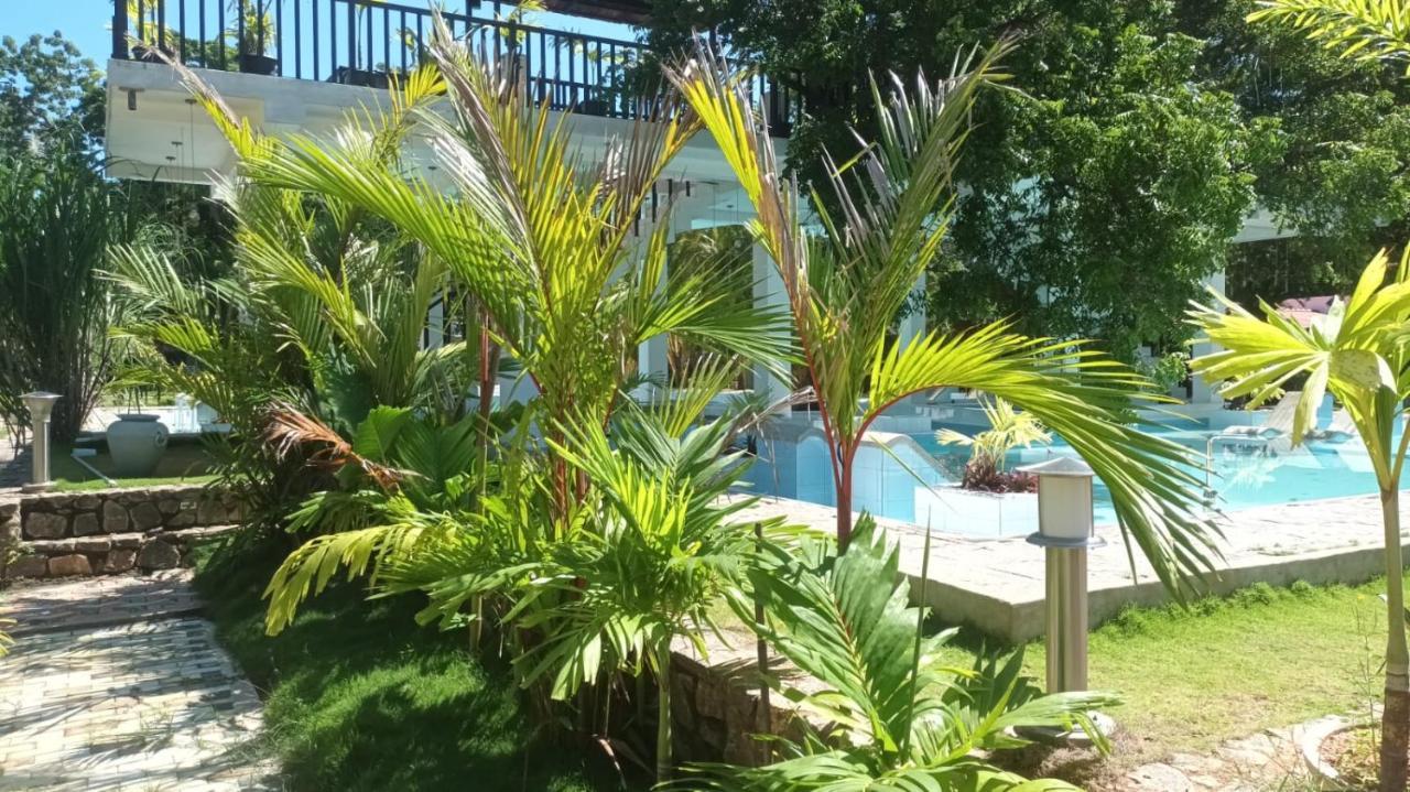 Lucky Beach Resort Trincomalee Exterior foto