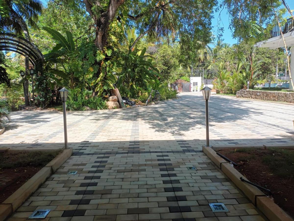 Lucky Beach Resort Trincomalee Exterior foto