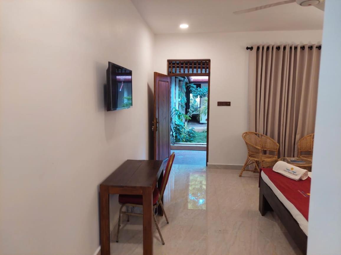 Lucky Beach Resort Trincomalee Exterior foto