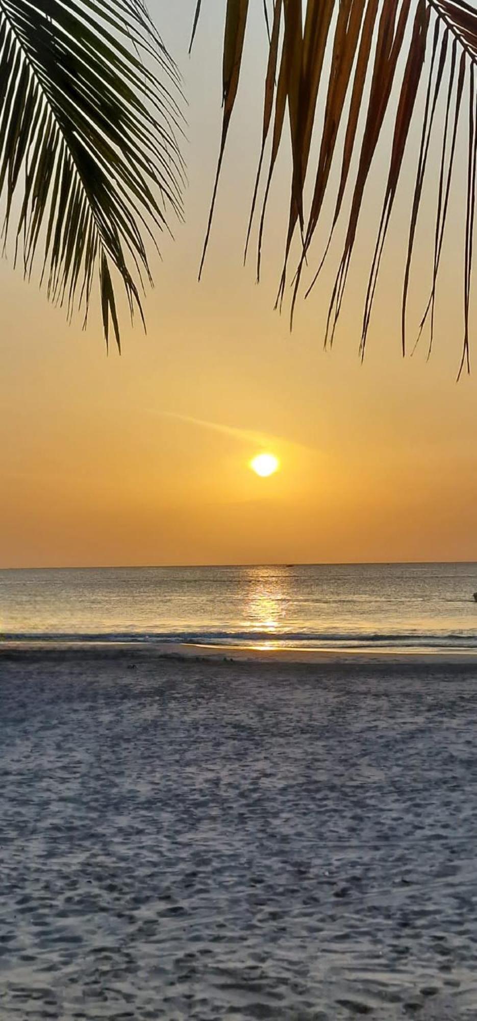 Lucky Beach Resort Trincomalee Exterior foto