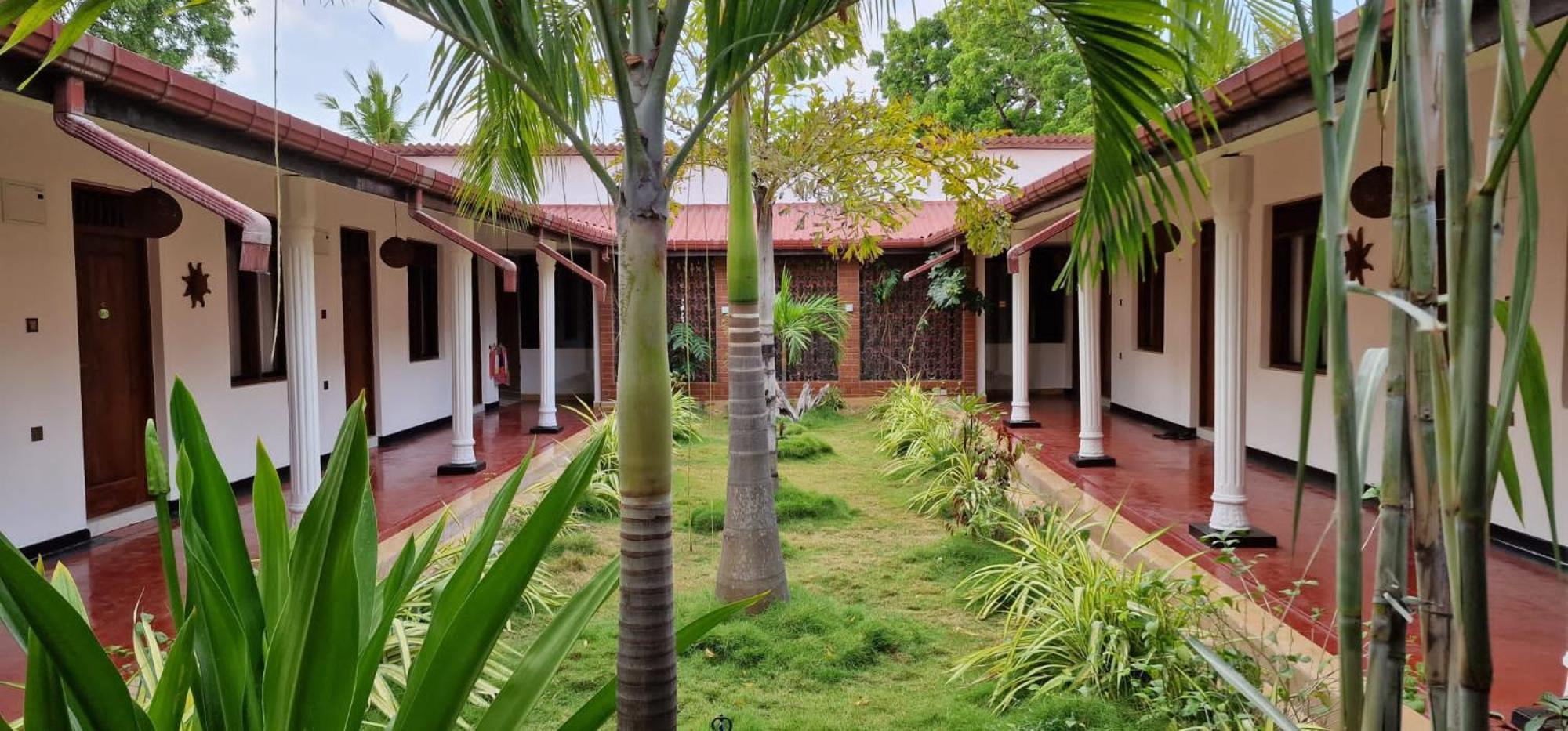 Lucky Beach Resort Trincomalee Exterior foto